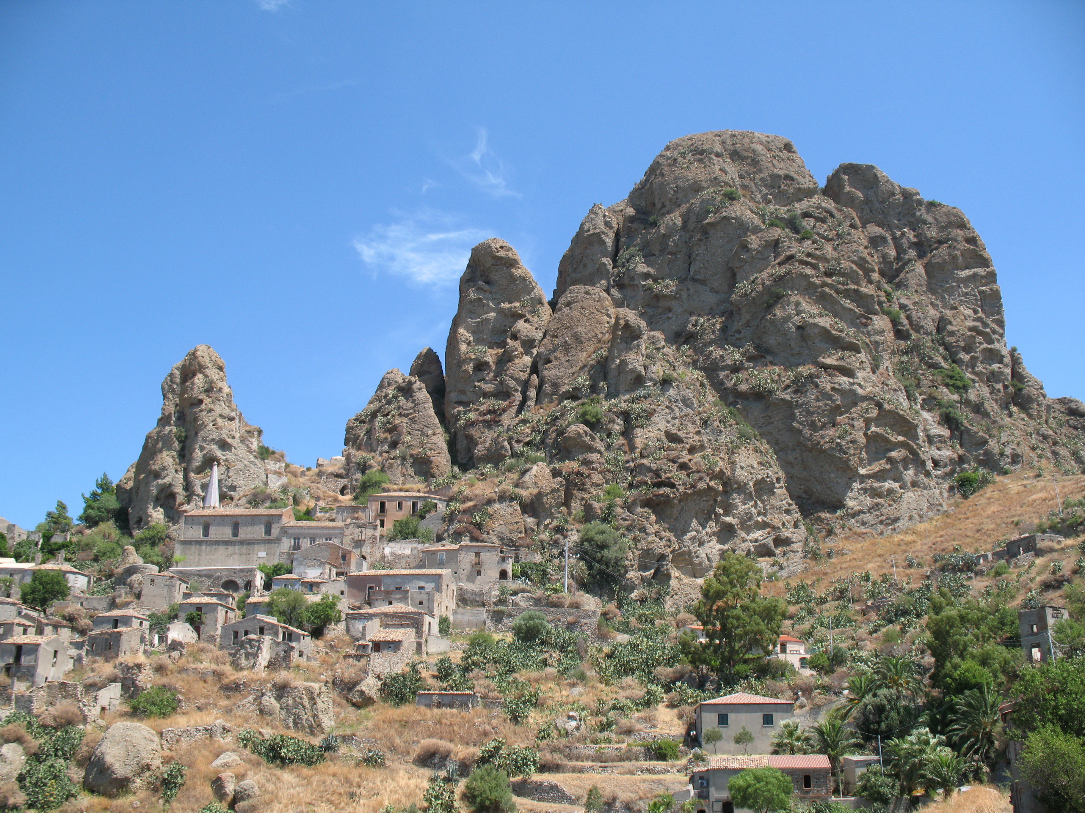 Visita al Borgo Di Pentedattilo: un'antica città sulla costa meridionale dell'Italia