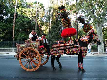 I Carretti Siciliani simbolo di folklore, protagonisti delle feste popolari tradizionali