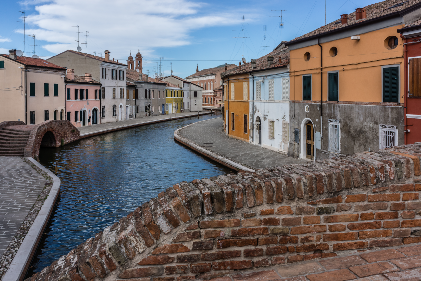 Comacchio e il Delta del Po: Viaggio tra Storia, Natura e Gastronomia Uniche