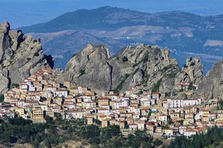 Sentiero delle Sette Pietre: Un Viaggio Incantato nelle Dolomiti Lucane