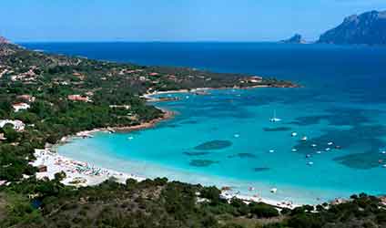 Porto Istana e l'isola di Tavolara